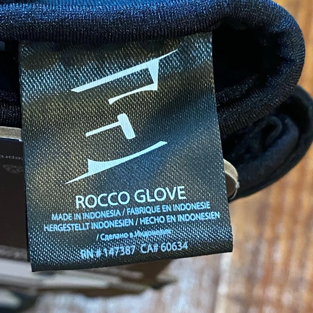 *NWT ROCCO YOUTH GLOVES